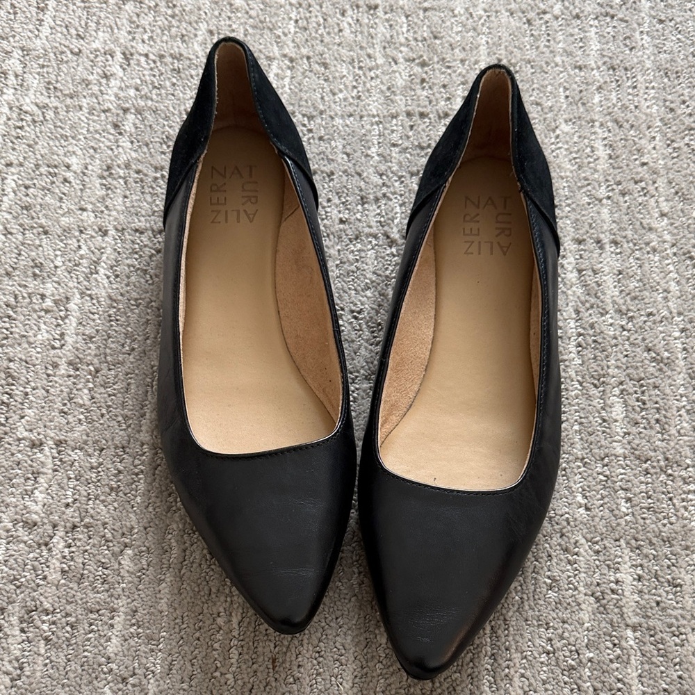 Naturalizer Black Pointed Toe Leather Flats
